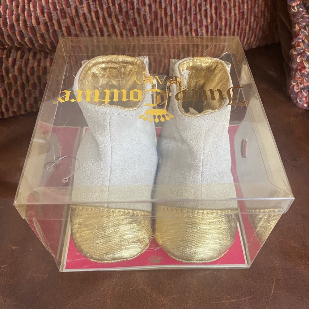 Authentic JUICY COUTURE Suede Leather Old Fashion Gold Zipper Back Boots